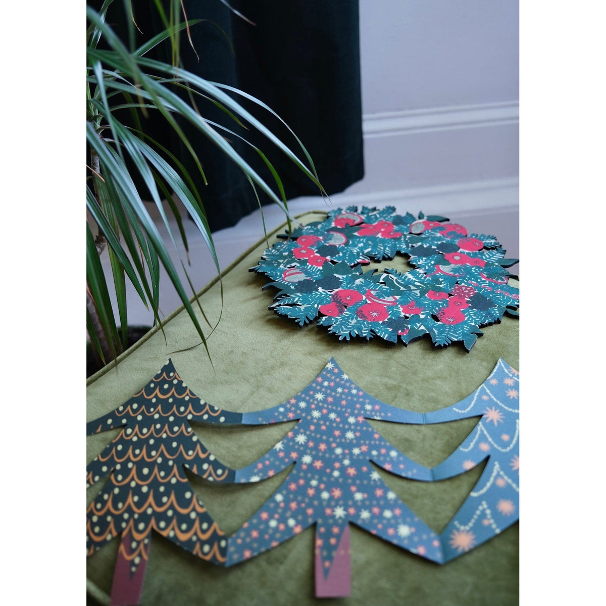 East End Press Wooden Foliage Wreath