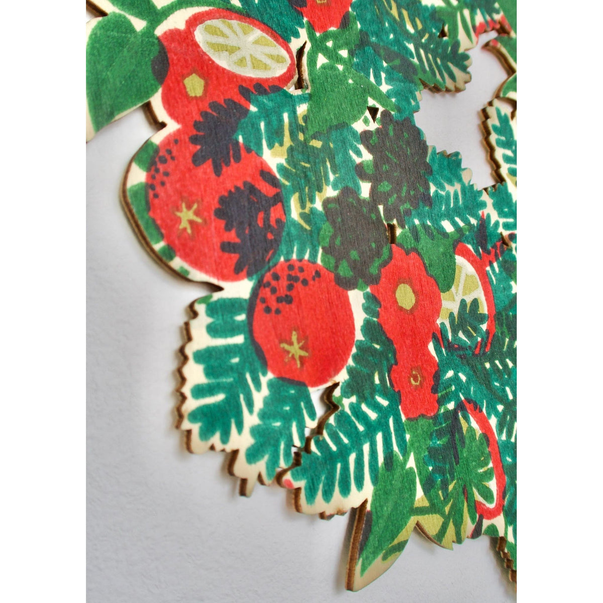 East End Press Wooden Foliage Wreath
