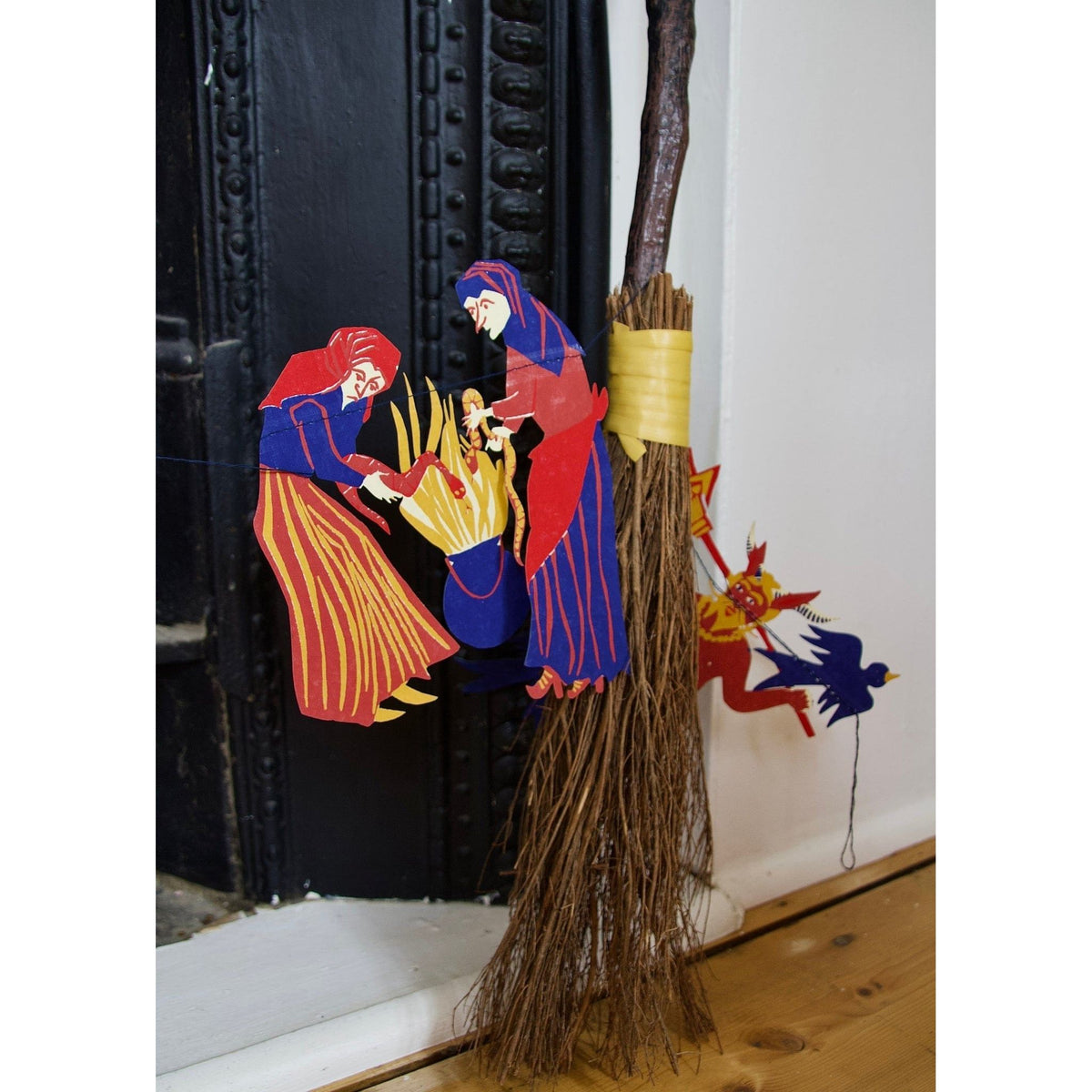 East End Press Medieval Witches and Wizards Garland