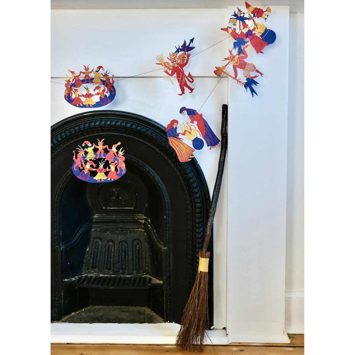 East End Press Medieval Witches and Wizards Garland