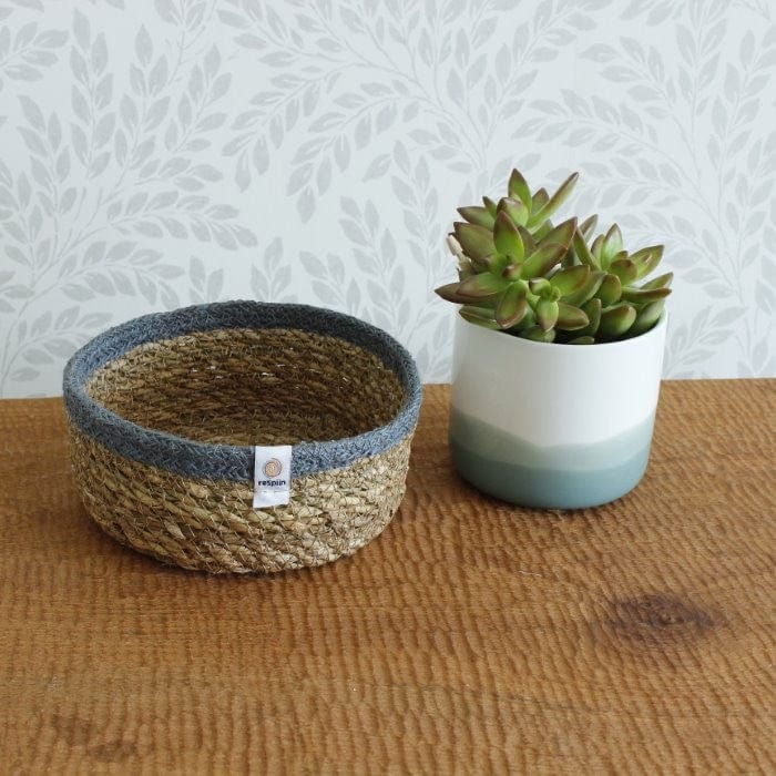 Respiin Small Shallow Jute Basket Grey